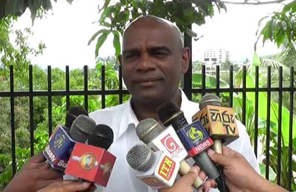 ජනාධිපතිත් පුරවැසියෙක් : පාස්කු තේරීම් කාරක සභාවට යායුතුයි - හිටපු හමුදාපති