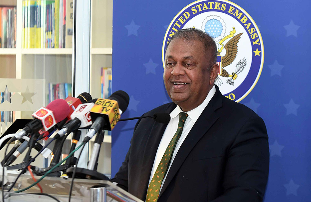 සාගර කේන්ද්‍රස්ථානයක් වීමට නම් ලෝකය සමඟ ශක්තිමත් සබඳතා අවශ්‍යමයි - ඇමති මංගල