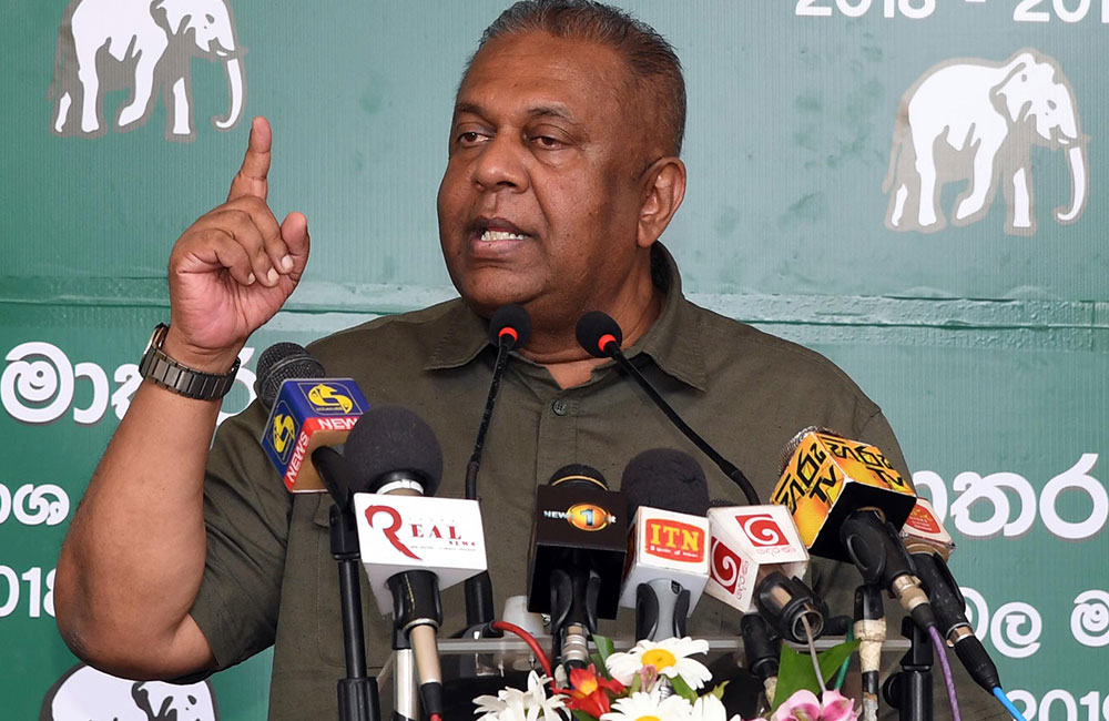 තෙල් මිල අඩු කිරීමේ උසාවි නියෝගයට පිටුපාපු අය අද මිල සූත්‍රය ගැන කතා කරනවා - මංගල  සමරවීර