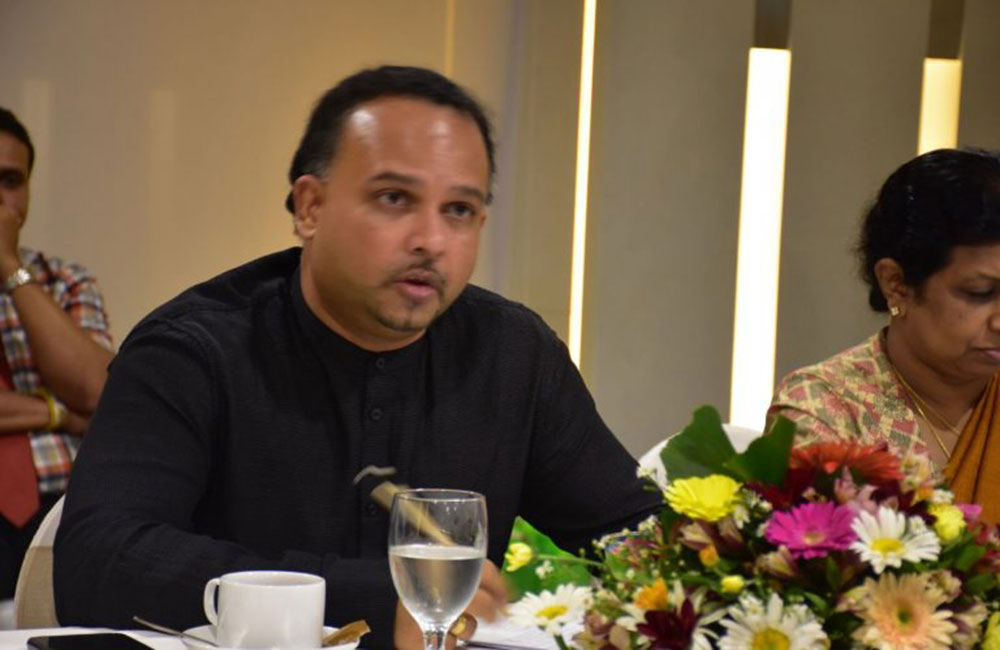 රුසියානු තේ වර්ජනය : කෘමියා ඇතුළු වුණ හැටි නවින් කියයි!