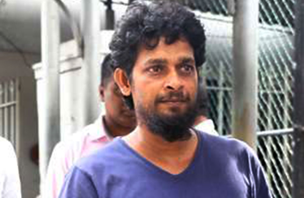 නේවි සම්පත්ට රට පනින්න : නාවික හමුදාවෙන් ලක්ෂ 5ක් දීලා ? 