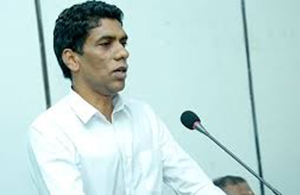 පලනිගෙන් තොණ්ඩාට කනේ පාරක් !