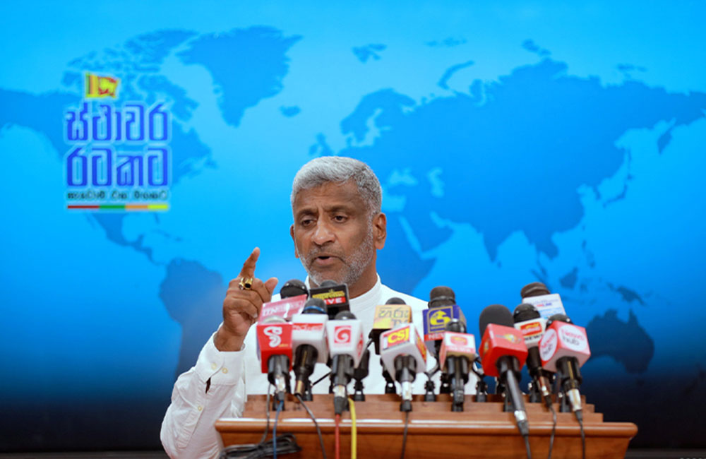 පක්ෂයට වඩා රට වැදගත් : ප්‍රසන්න රාජපක්ෂවරුන්ගේ මතයට පිටුපායි !