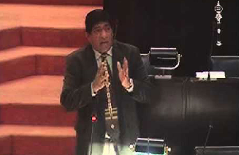 ඇමැති රවී : මහ බැංකුවේ රෙදි ගලවයි !