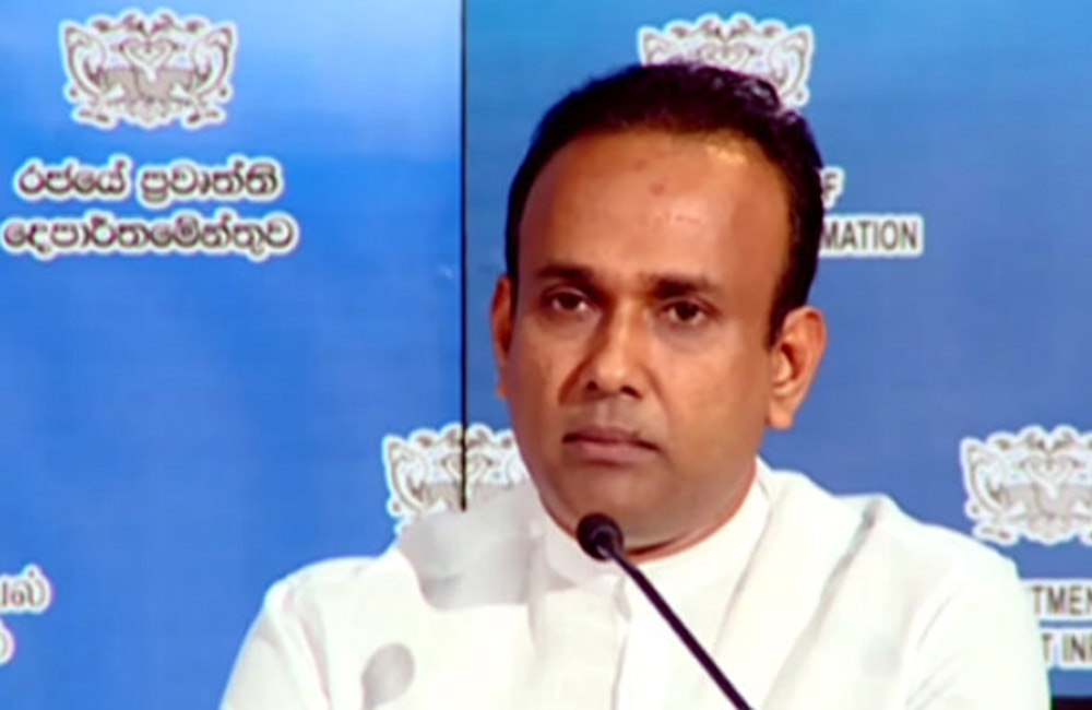 ඖෂධ හා ඉන්ධන හැර අත්‍යවශ්‍ය නොවන භාණ්ඩ ආනයනය නැවැත්වීමේ තීන්දුවක් !