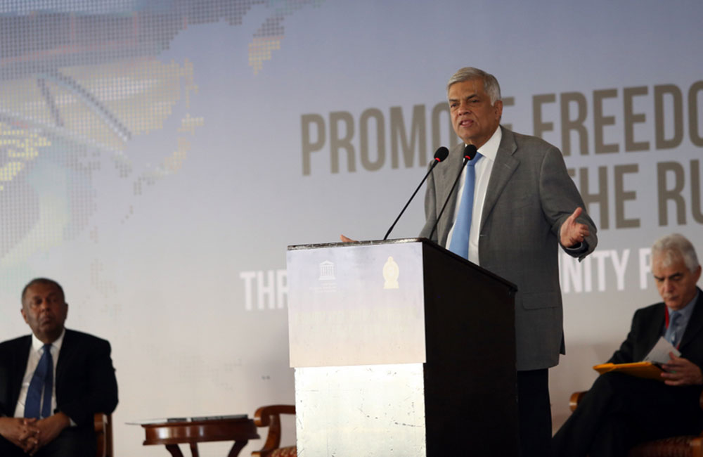 අගමැතිගෙන් මාධ්‍යවේදීන්ට තෙලක්