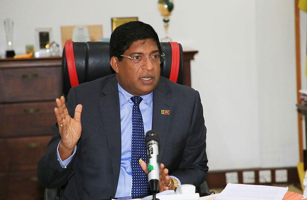 විදුලියට වැඩි මිලක් ගෙවීමට සිදුවීම : ඇමති රවී කරුණු දක්වයි !