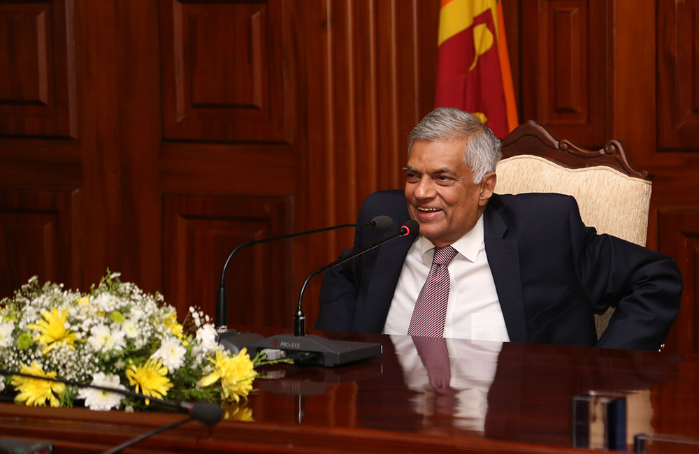 විශ්වාසභංගය අද හවස කතානායකට : අත්සන් කළ ශ්රීලනිප ඇමතිලා මෙන්න