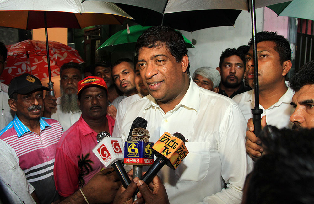 ප්‍රතිපත්තියක් නැති අය කොහොමද ප්‍රතිපත්ති ප්‍රකාශයක් දාන්නේ - රවී 