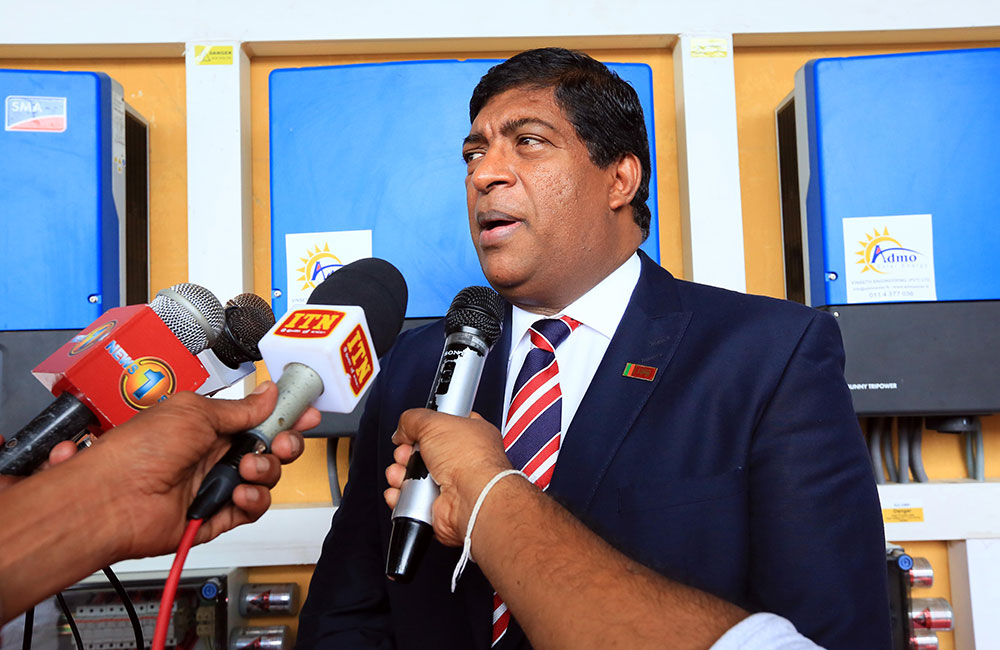 මේ මොහොතේ  මැතිවරණය පැවැත්වීමට සුදුසු බව කිසිම සෞඛ්‍ය බලධාරියෙක් සහතික කර නෑ  - හිටපු ඇමැති රවී 