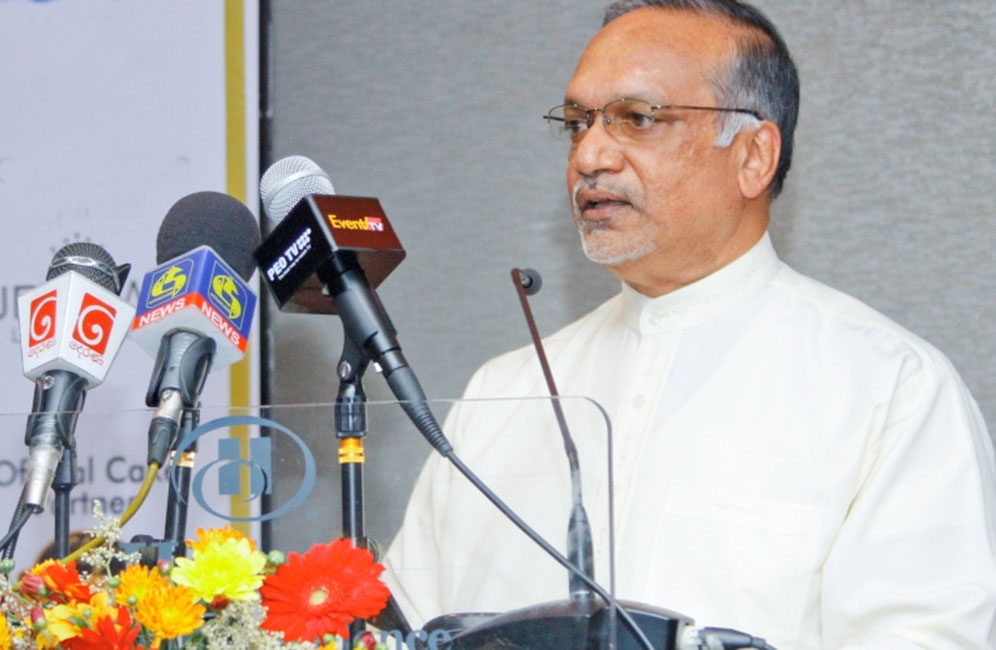 මේ ආණ්ඩුව අදින්නේ රාජපක්ෂලාගේ පව් !