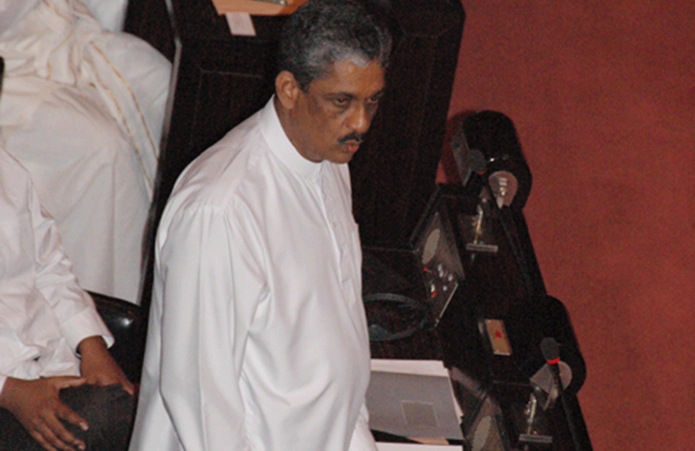 මහින්දට විරුද්ධව විශ්වාසභංගයක් ගෙනාවා නම් හිස ගිං ගඟේ : කඳ වළවේ ගඟේ - සරත් ෆොන්සේකා