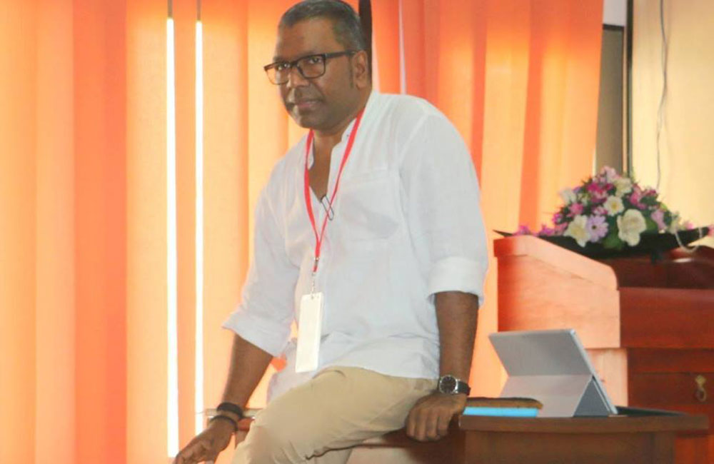 උතුරේ බෞද්ධාගමීකරණ කටයුතු වහාම නවතනු - උතුරේ ආණ්ඩුකාරගෙන් නියෝගයක් !