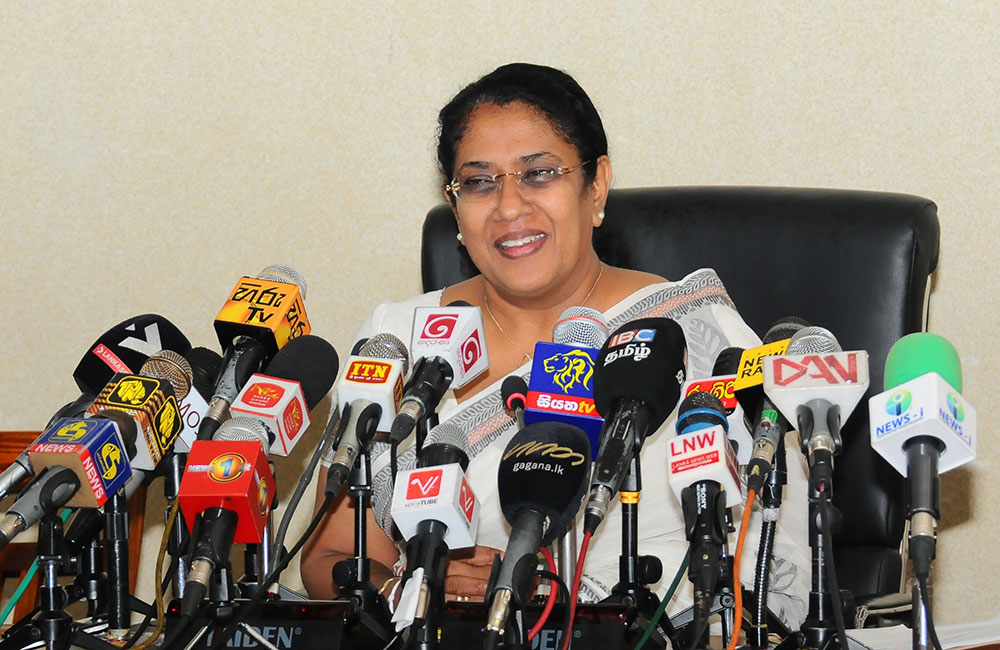 දවස් 52 ක කාලය තුළ බන්ධනාගාරවලට අත්වූ ඉරණම ගැන තලතා කියයි !