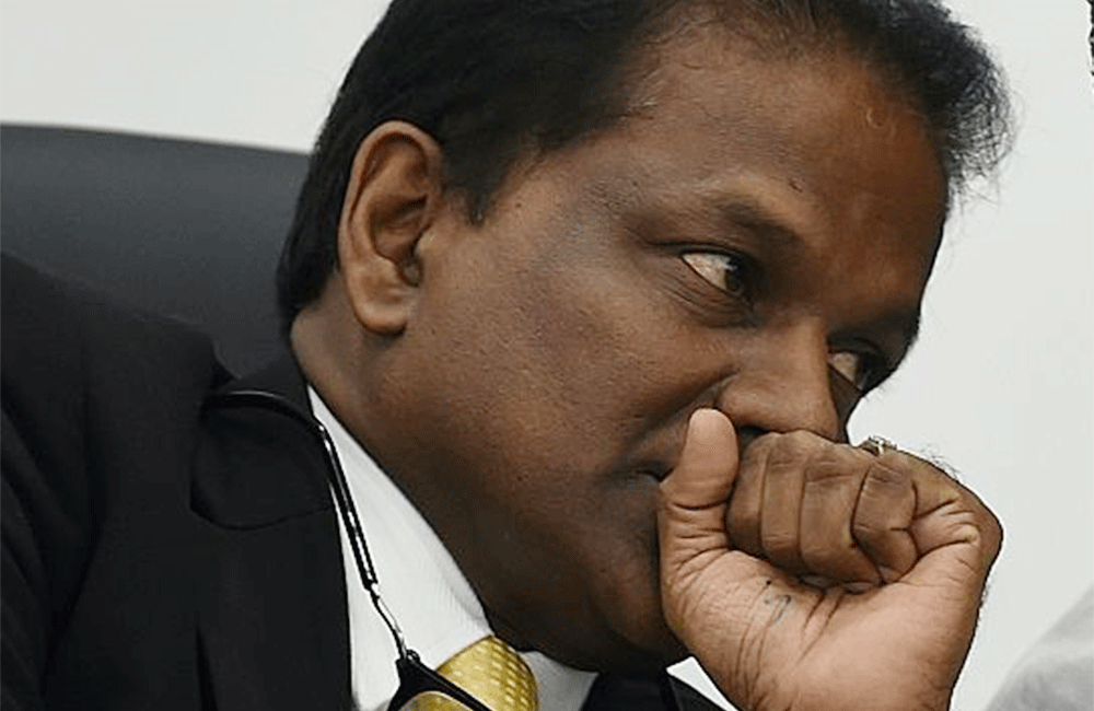 ආණ්ඩුවෙන් ගියාට ඇමති සැප අත්හැර නෑ : තිලංග ඇතුළු නඩයට චෝදනා