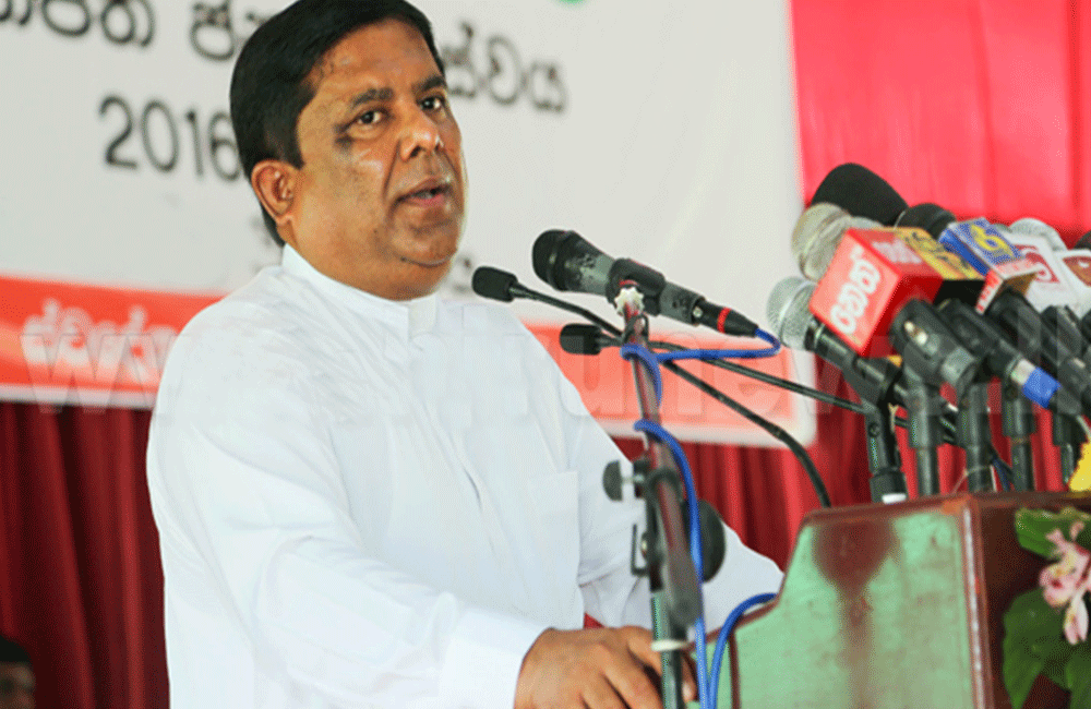 මැයි 1 ගැන කියවන : වෘත්තීය සමිති බොළඳයි - ඇමති වජිර කියයි
