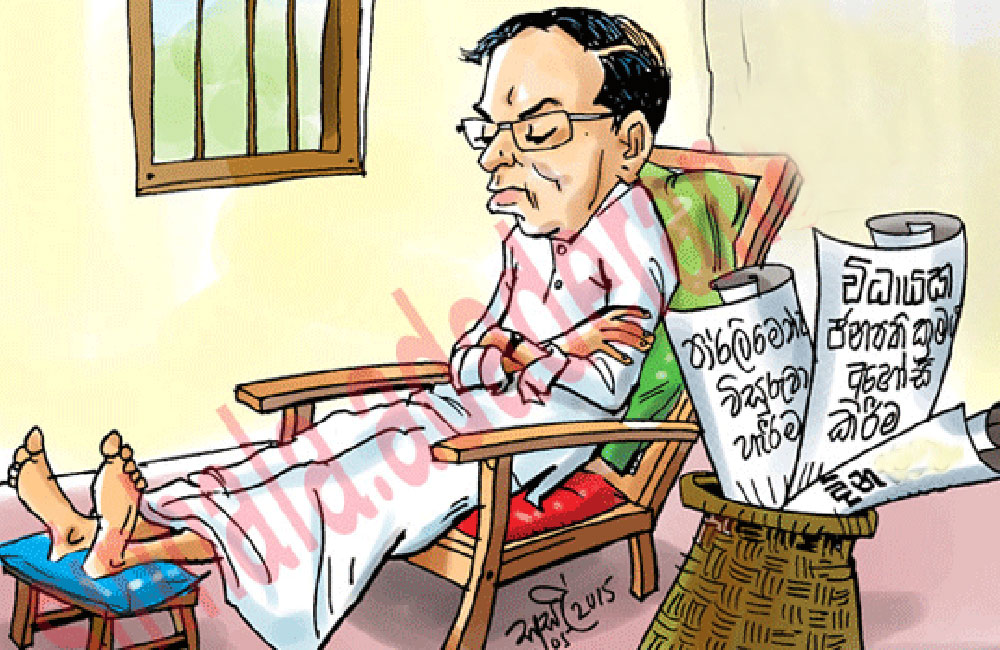 හැංගි හැංගි බඳින වෙස්......