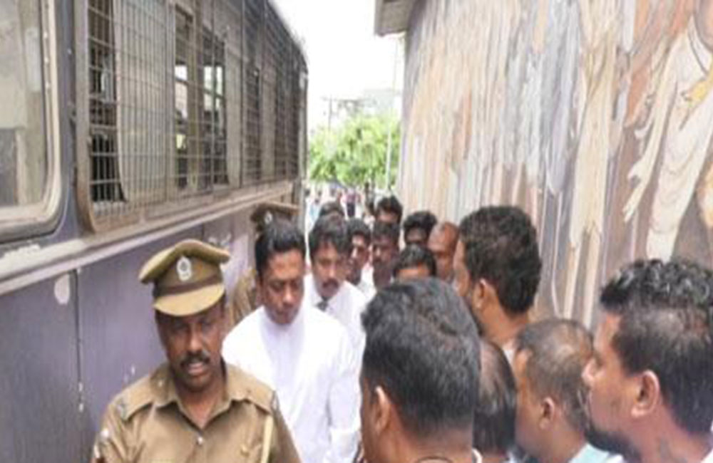 කුරුණෑගල පොහොට්ටු නගරාධිපති හිරේ : චෝදනාව - මංකොල්ලයක්