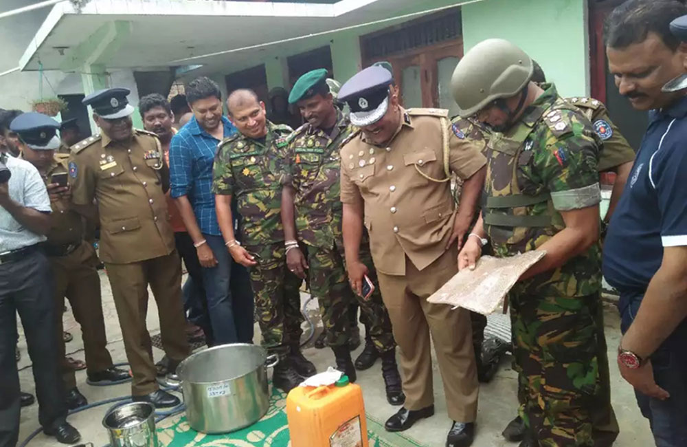 අම්පාරේ මරාගෙන මැරෙන බෝම්බ කට්ටලයක් !