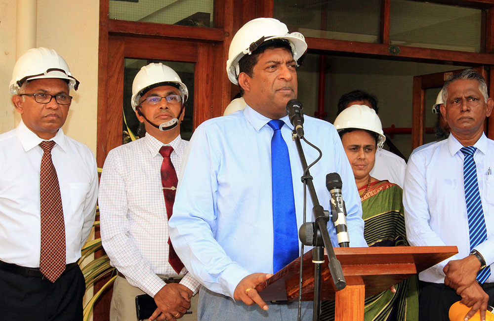 අප්‍රේල් 10න් පසුව විදුලි අර්බුදය අවසන් : ඇමැති රවී පොරොන්දු වෙයි !