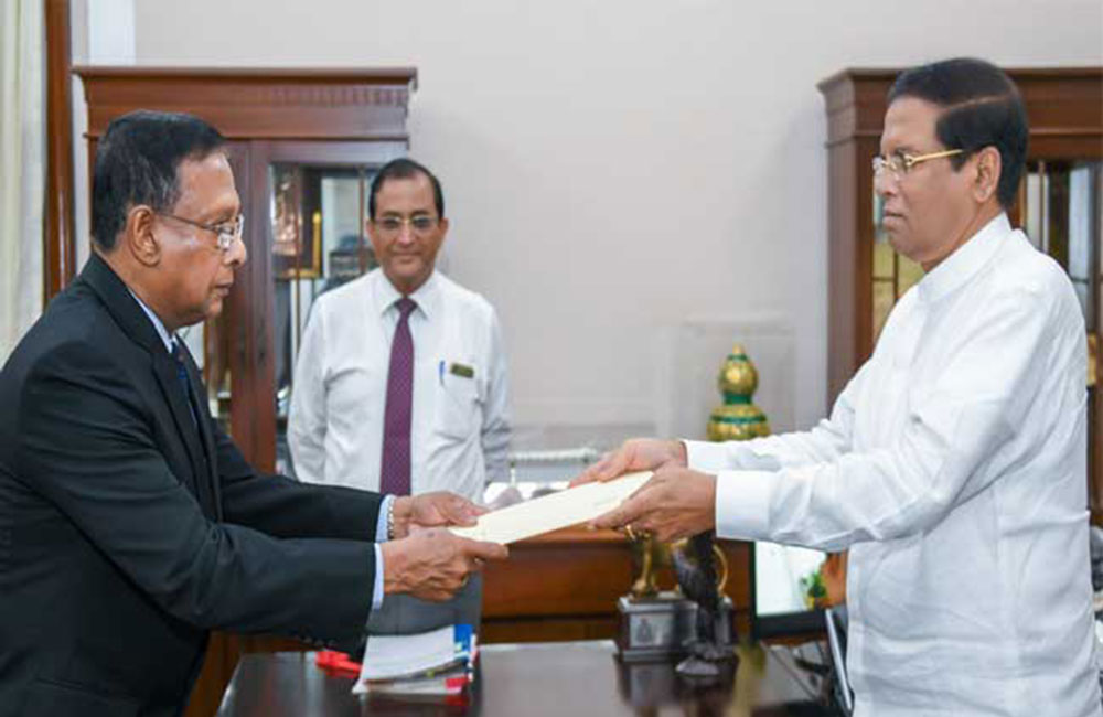 ආරක්ෂක අමාත්‍යංශයේ ලේකම් : හිටපු හමුදාපති - මහින්දගේ බැංකොක් තානාපති !