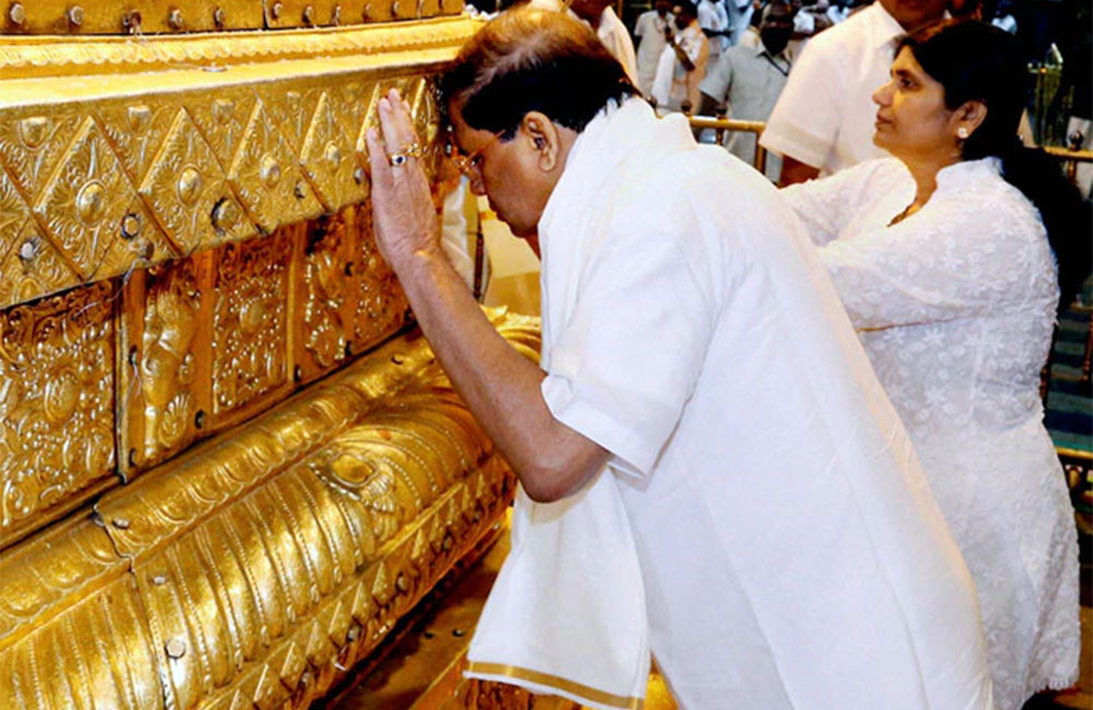 සිරිසේන අලුත් අවුරුද්දේ : මහා පූජාවකට තිරුපති ගිහින් !