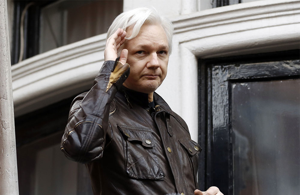 විකිලීක්ස් වෙබ් අඩවියේ සම-නිර්මාතෘ ජූලියන් අසාන්ජ් : ලන්ඩනයේදී අත්අඩංගුවට !