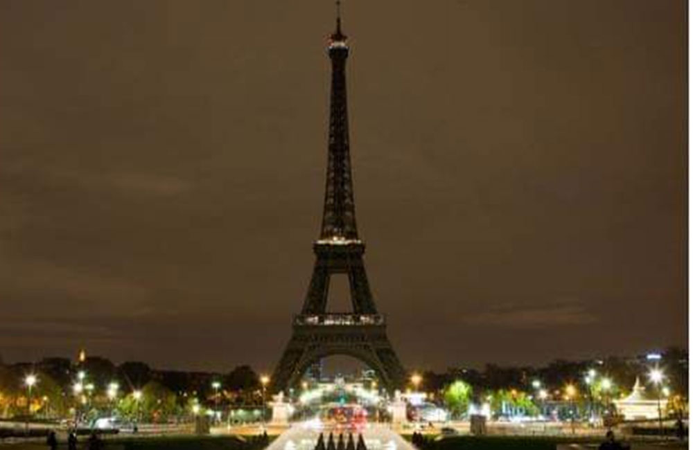 ලංකාවේ ඛේදවාචකය නිසා අයිෆල් අදුරු කරයි !