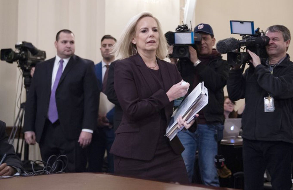 ඇමෙරිකානු ස්වදේශ ආරක්ෂක ලේකම්වරිය ඉවතට