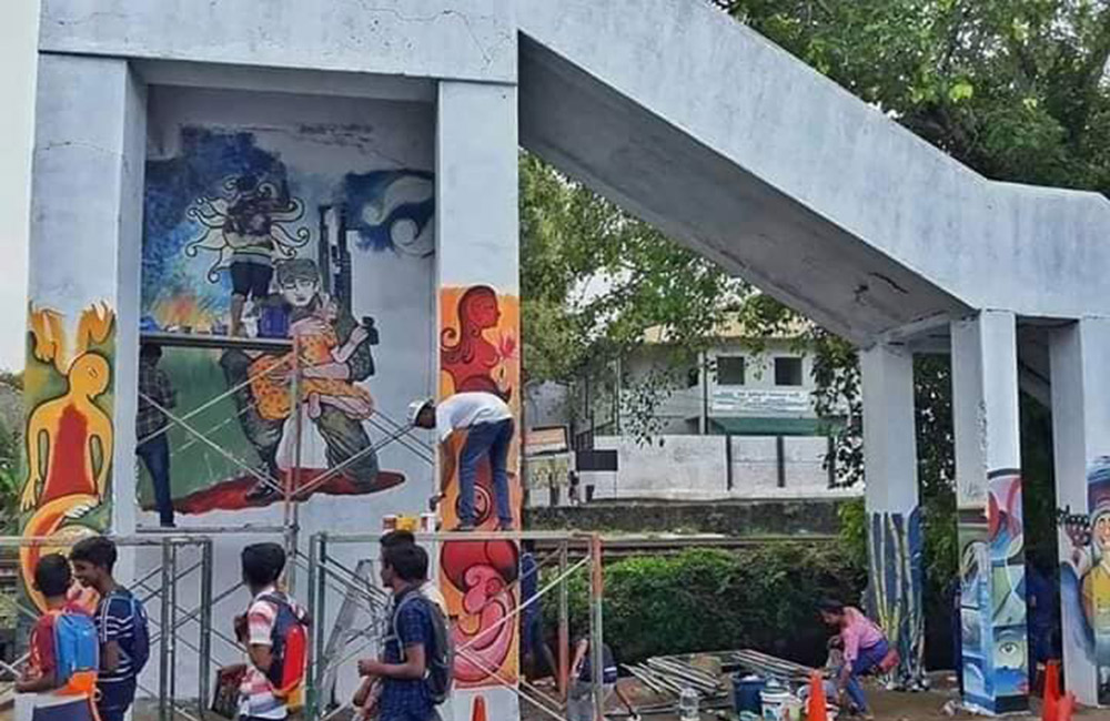 තාප්පවල චිත්‍ර අඳින තරුණ තරුණියන් ගැන ගෝඨාභය ආඩම්බරයෙන් !