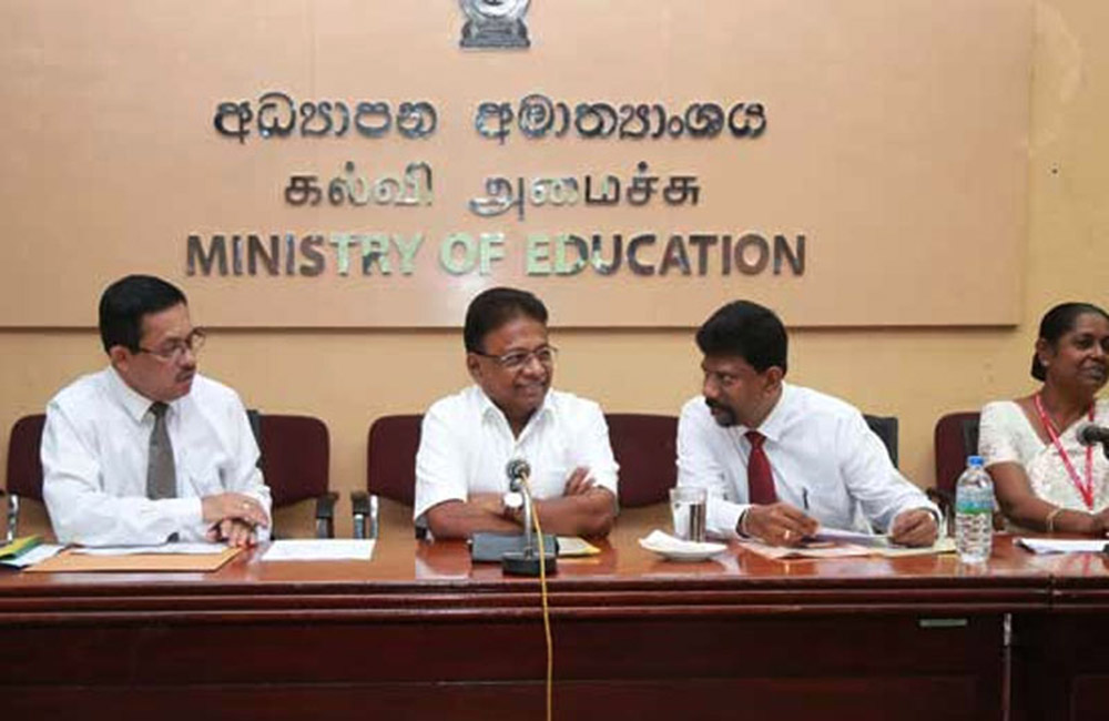 සහෝදර භාෂාවන් නොදැන සිටීම ලැජ්ජාවක් - ඩලස්
