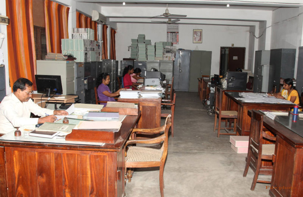 රජයේ විධායක නිලධාරීන්ට ලබන වසරේ සිට දීමනාවක්