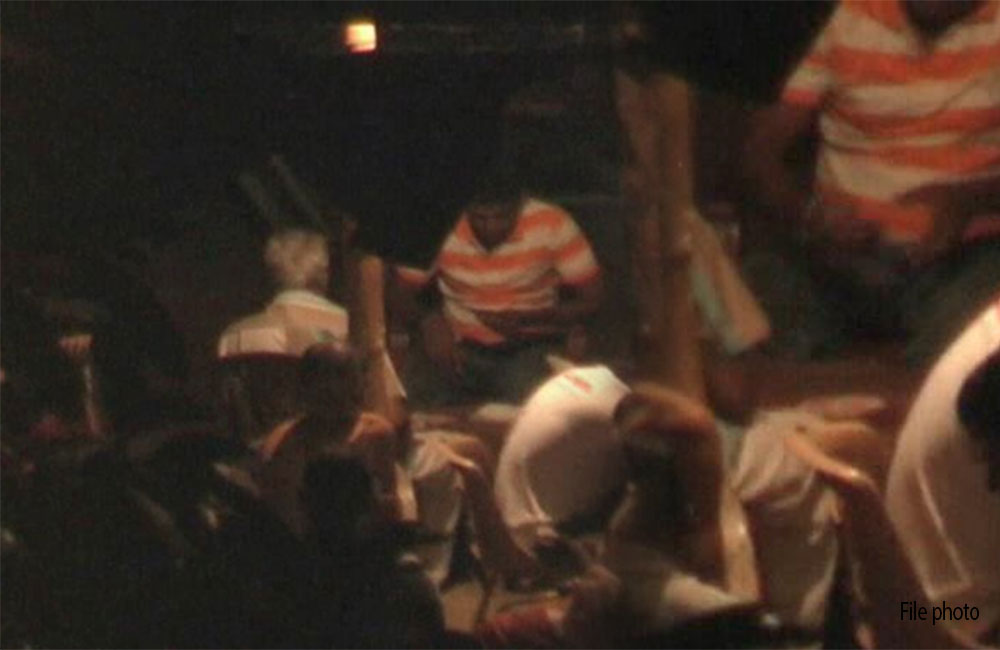 පොහොට්ටු මන්ත්‍රීලා බූරු පොළේ සූදු කෙළියේදී මාට්ටු !