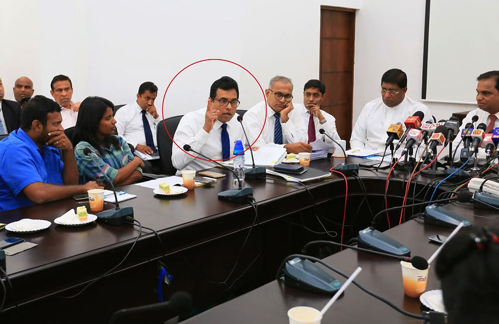 LTL ප්‍රධානීයෙක් මාධ්‍යවේදියෙක්ට තර්ජන කරන්න ගිහින් ඇන ගනියි - Video