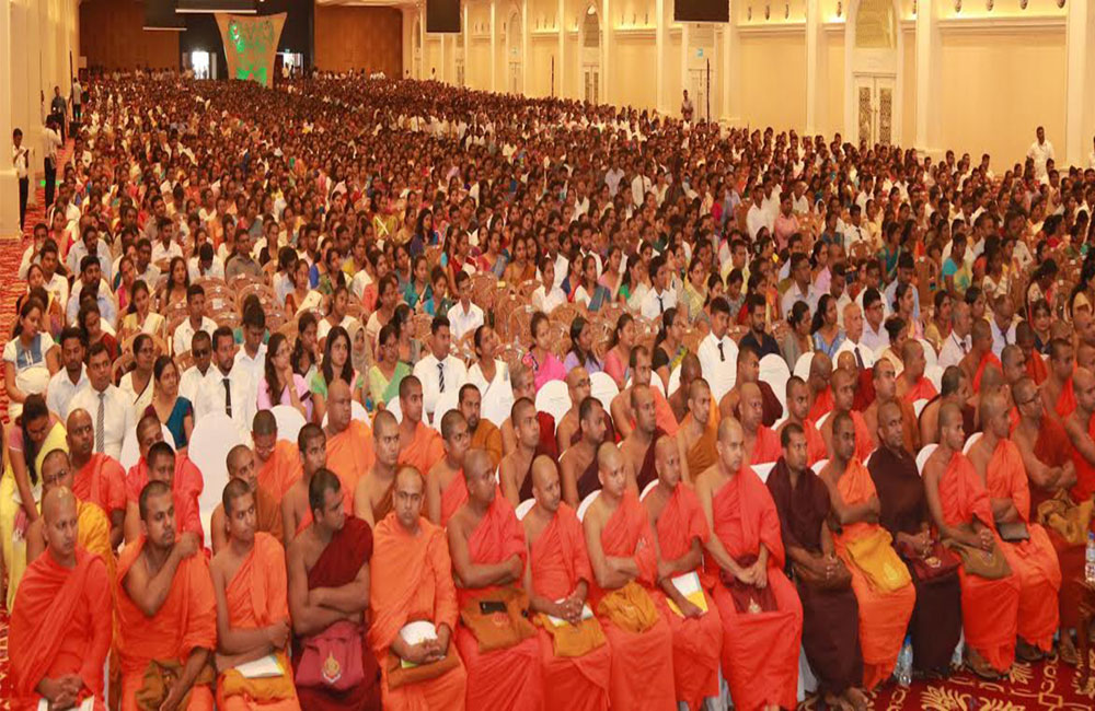 උපාධිධාරීන් 3880 ට පත්වීම් දෙමින් : අගමැති දුන්න මසුරං උපදෙස මෙන්න !