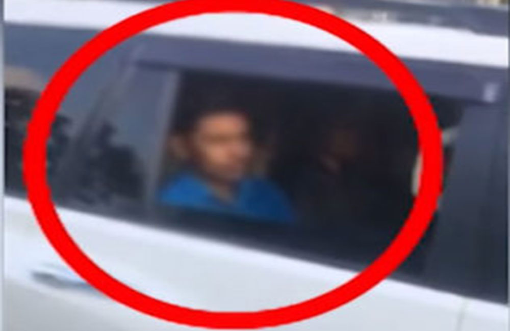 අනාගත ජනාධිපති මේනියාව සමග ගෝලයන් රොත්තත් හිරේ !