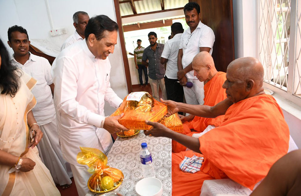 කළුතරින් ජනාධිපතිවරයෙකු ගේන්න : සිහල රාවය වැඩ !