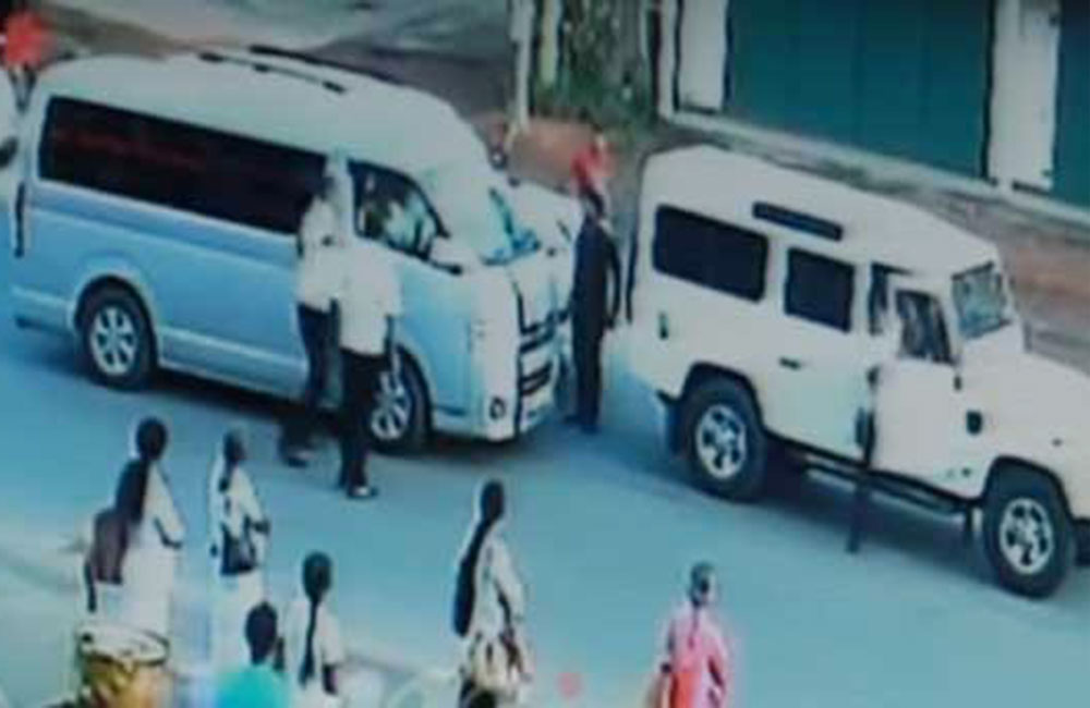 VIP හයියෙන් චණ්ඩි පාර්ට් දැමූ : හෙංචයියන් දෙන්නා අත්අඩංගුවේ !