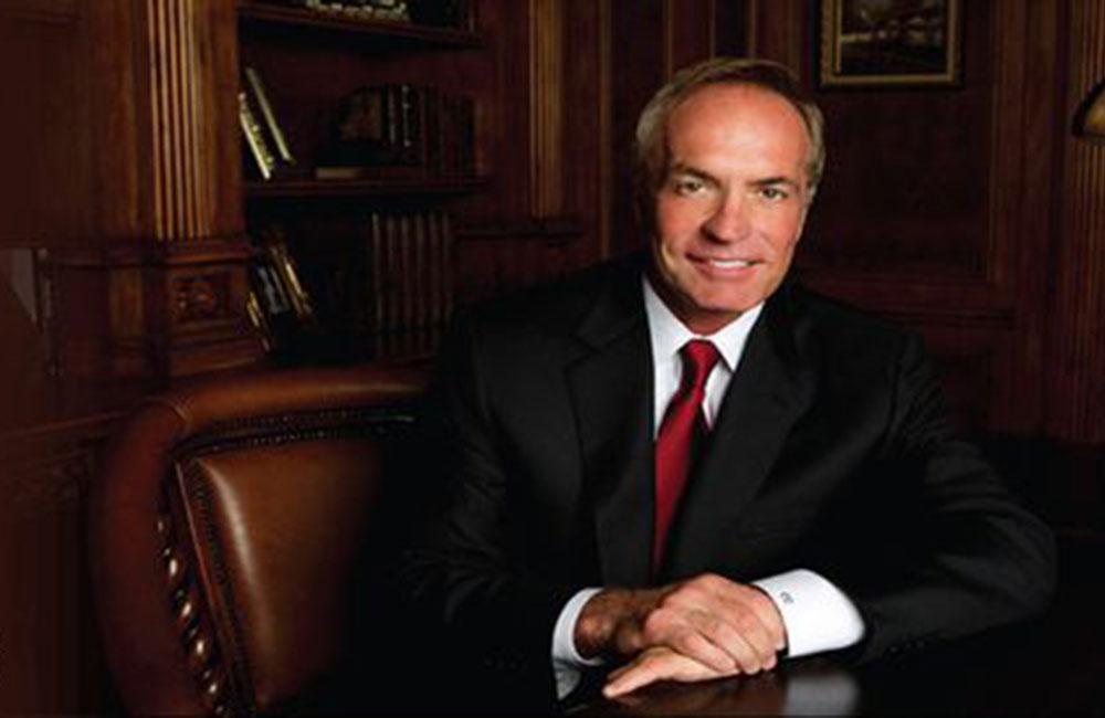 හෙලිකොප්ටරයක් කඩා වැටී ඇමරිකානු බිලියනපතියා ජීවිතක්ෂයට