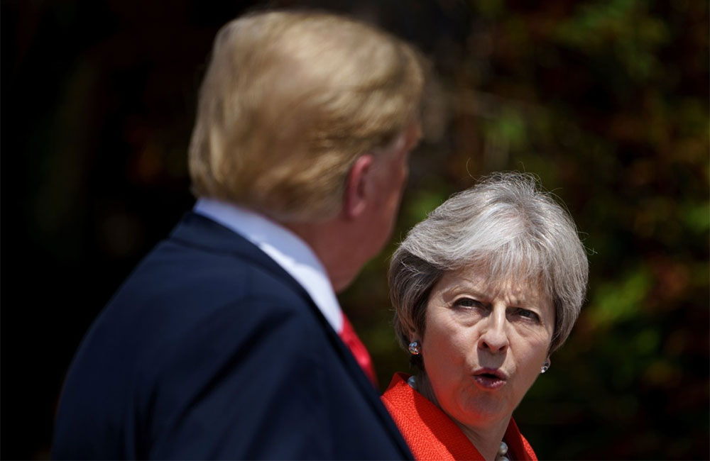 ට‍්‍රම්ප් - තානාපති ගැටුමට තෙරේසත් මැදිවෙයි