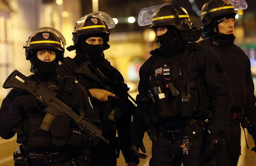 ජර්මනියට බෝම්බ අනතුරක ඉගියක් -දේවස්ථාන 03කින් පිරිස් ඉවතට