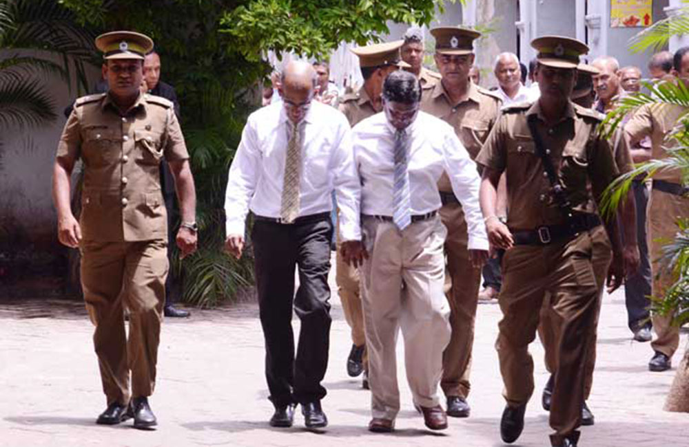 යහපාලන සමයේ ලොකුම අල්ලසට මාට්ටුවූ : සිරිසේනගේ ගෝලයන්ට නඩු !