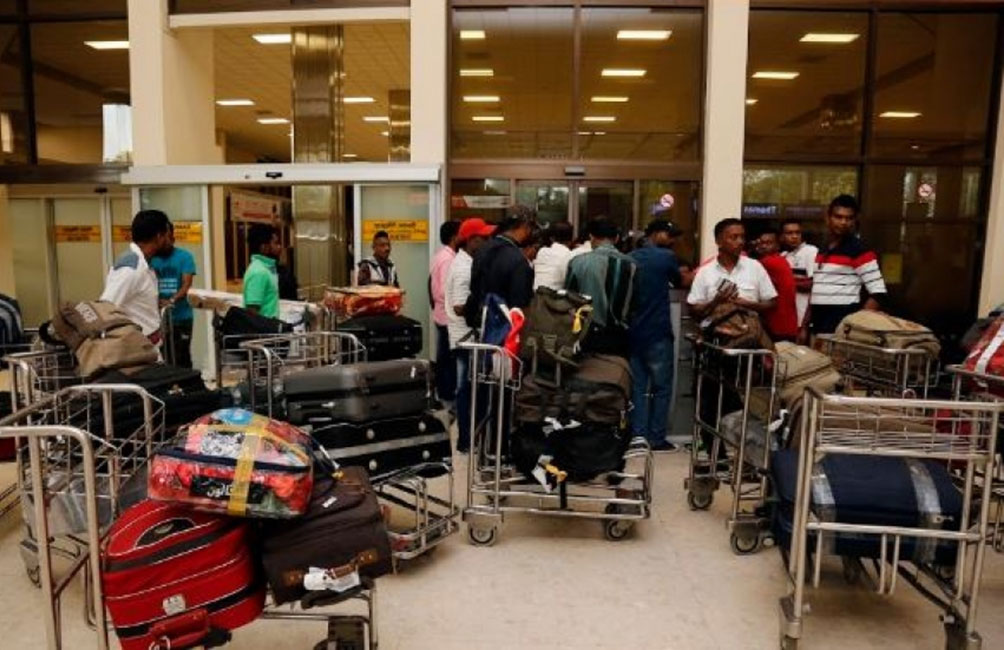 කුවේට්හි වැටුප් නොමැතිව රැදි සිටි ශ්‍රමිකයින් 35ක් දිවයිනට !