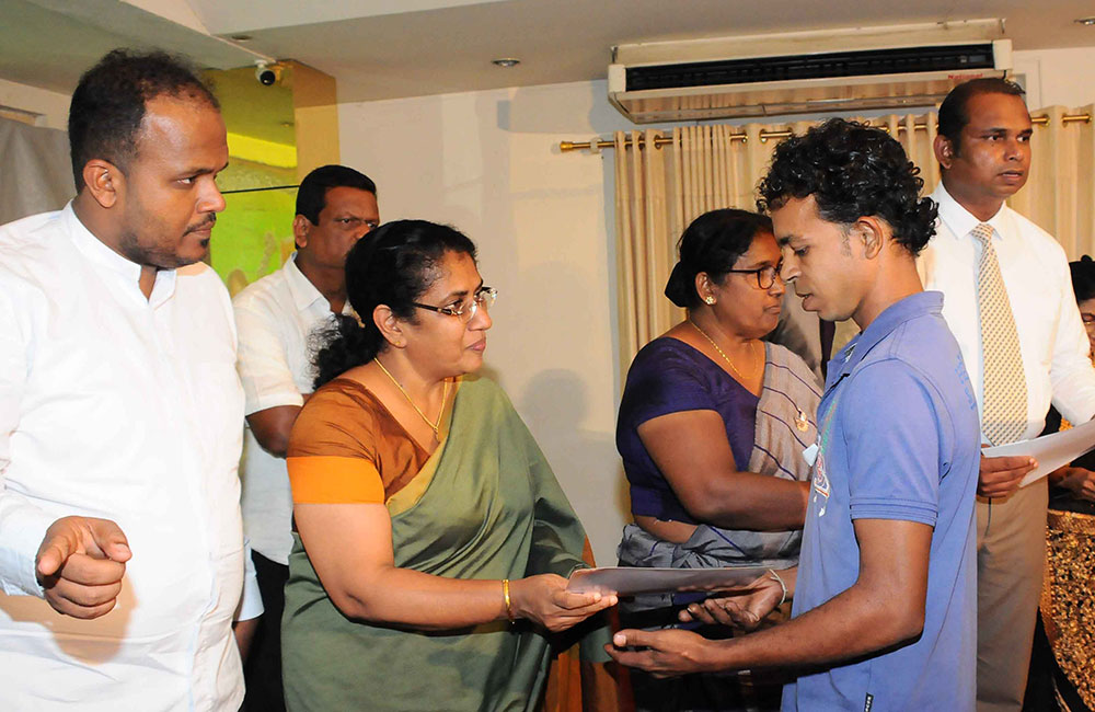 සමෘද්ධි ලාභියකු වීමේ නිර්ණායකය : තලතා පෙන්වා දෙයි !