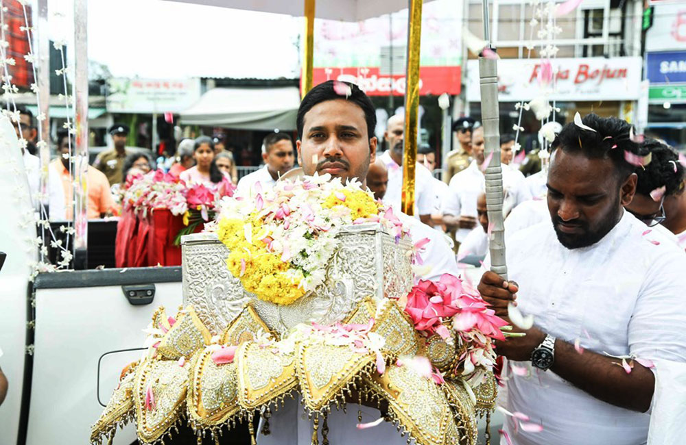 මහරගම තුරුණු පොසොන් කලාපය ඇරඹේ !