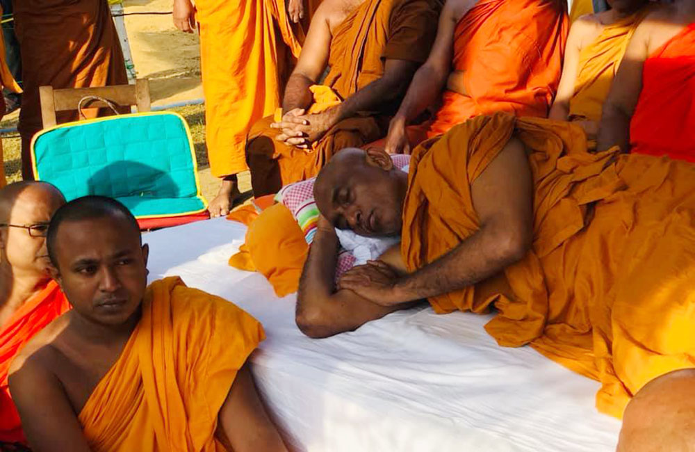 අතන මෙතන වඩින රතනට : ස්වාධීන ජනාධිපති අපේක්ෂකත්වය වෙනුවෙන් ආරාධනයක් !