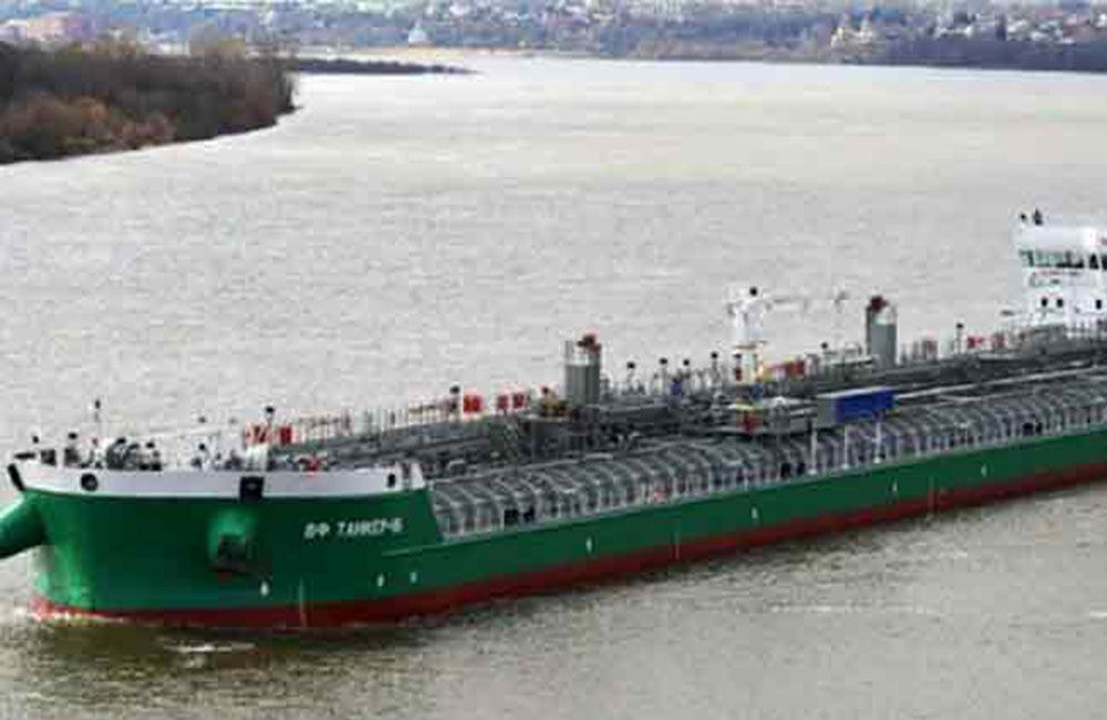 රුසියාවේ ඉන්ධන නෞකාවක ගින්නක්