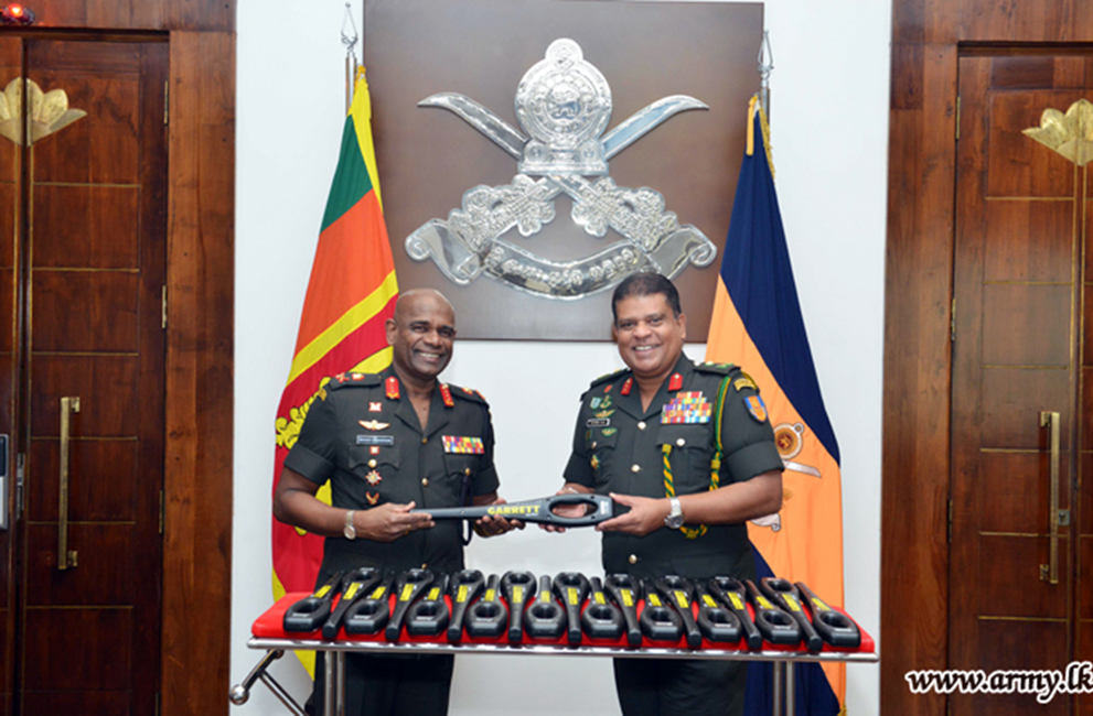 එක්සත් ජනපද ශ්‍රී ලාංකිකයින් පිරිසක් යුධ හමුදාවට ආරක්‍ෂක උපකරණ ප්‍රදානය කරයි