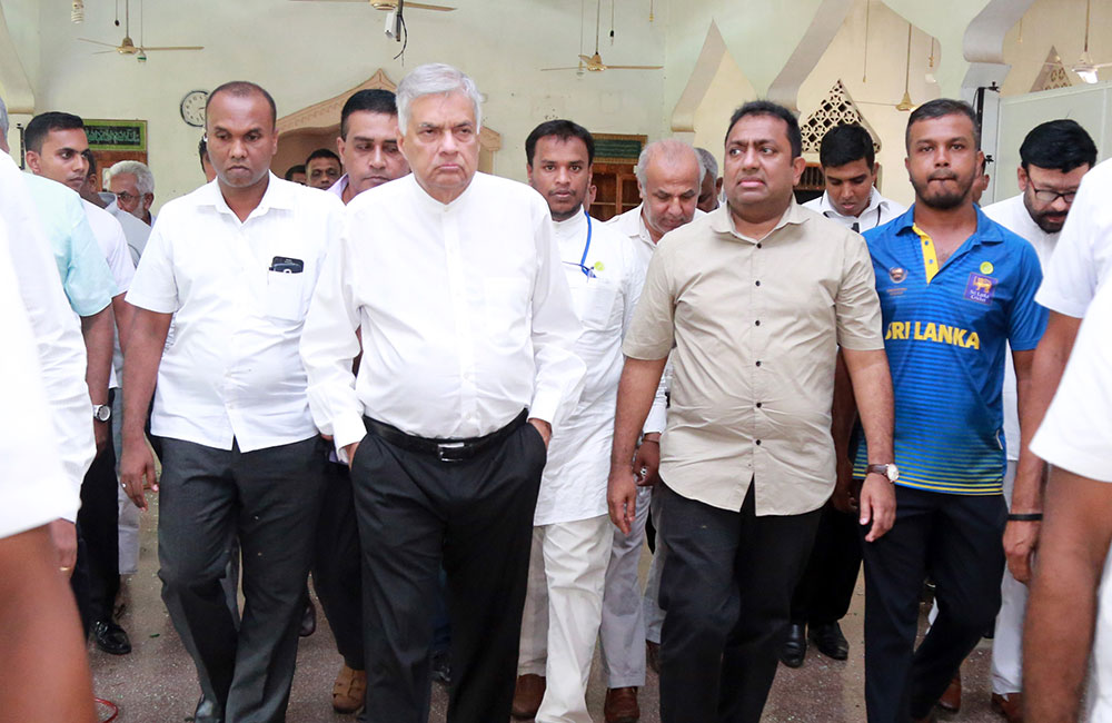 සාමය ආරක්ෂා කරන සියළු බලතල ත්‍රිවිධ හමුදාවට සහ පොලිසියට දුන්නා - අගමැති