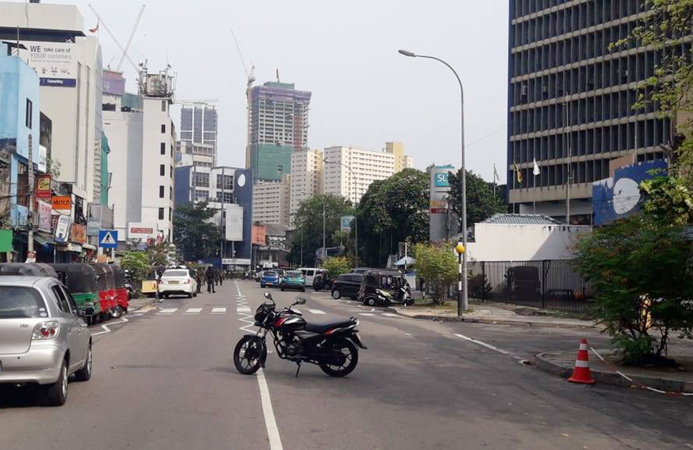 ලිට්රෝ තනතුරු බේරගන්න : රක්ෂණ සංස්ථාවේ බෝම්බ තියලා !